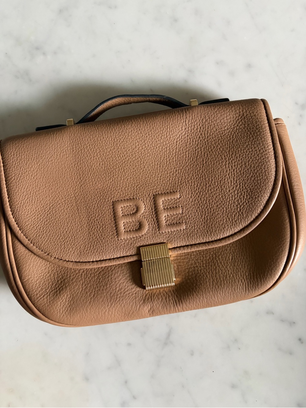 Leatherology Katy Saddle Bag Pebbled‎ Full Grain Taupe Leather Monogram BE